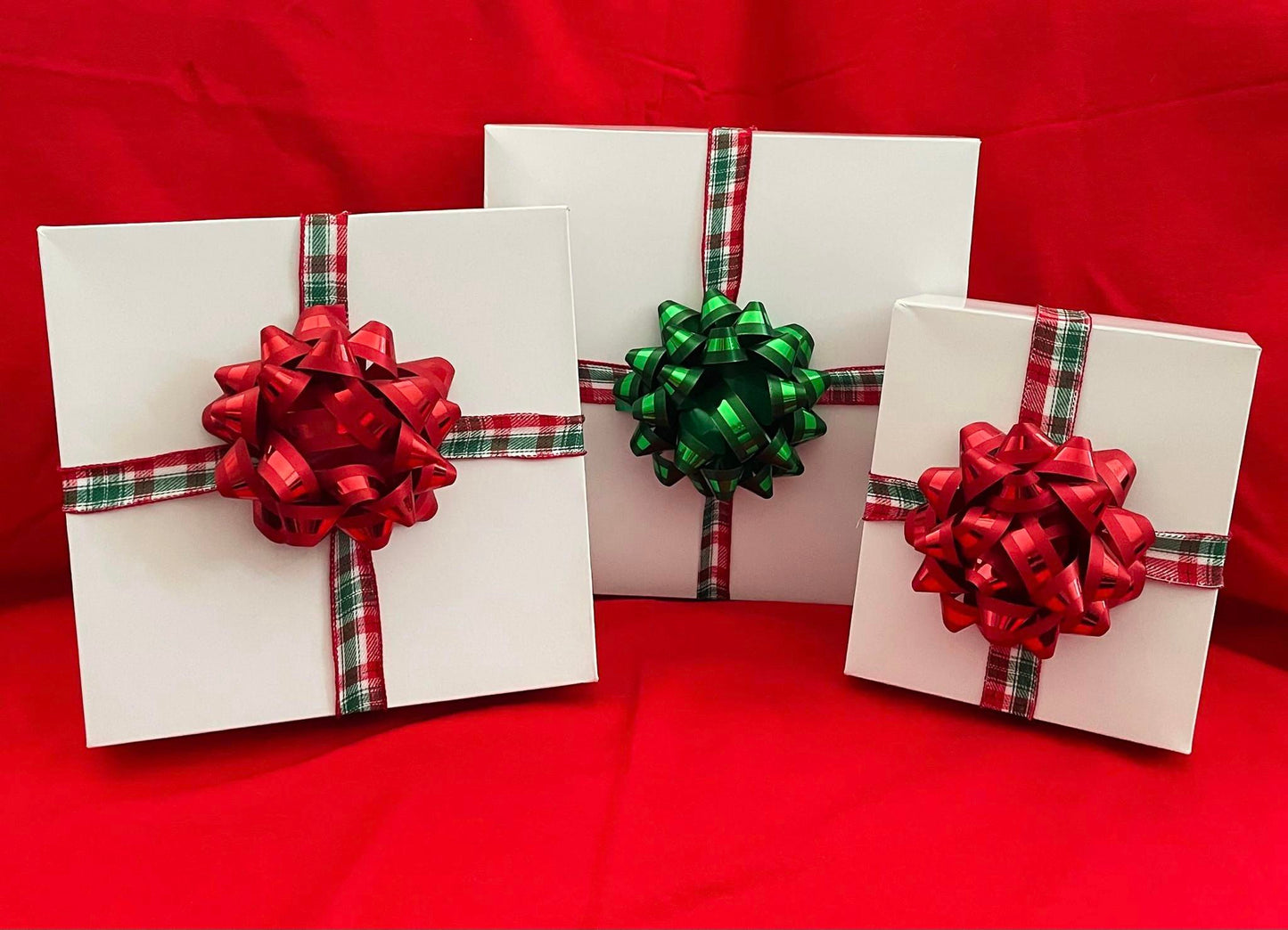 Deluxe Christmas Eve Box (30x40" Blanket/Personalized Gingerbread Plush/Pajamas/Reindeer Food/Cocoa/Popcorn/Sticker Sheet/Soft Peppermint Sticks)