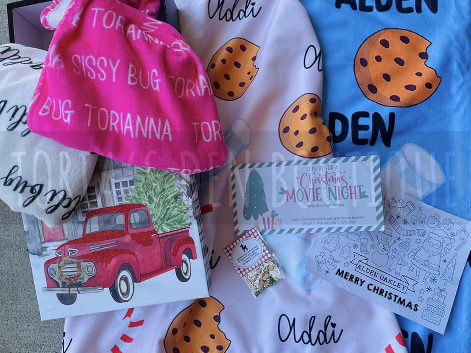 Basic Christmas Eve Box (30x40" Blanket/Personalized Gingerbread Plush/Pajamas)