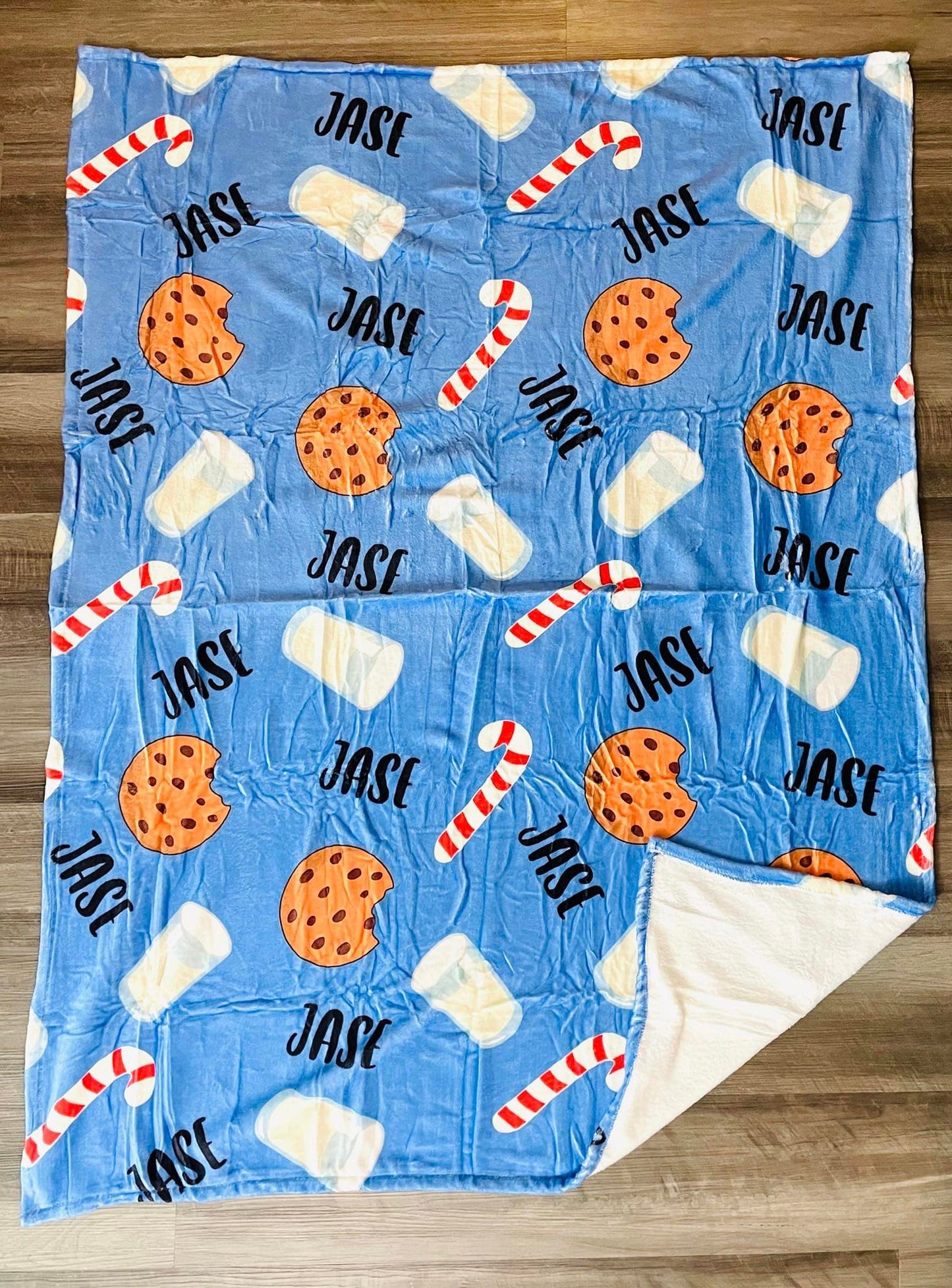 Deluxe Christmas Eve Box (30x40" Blanket/Personalized Gingerbread Plush/Pajamas/Reindeer Food/Cocoa/Popcorn/Sticker Sheet/Soft Peppermint Sticks)