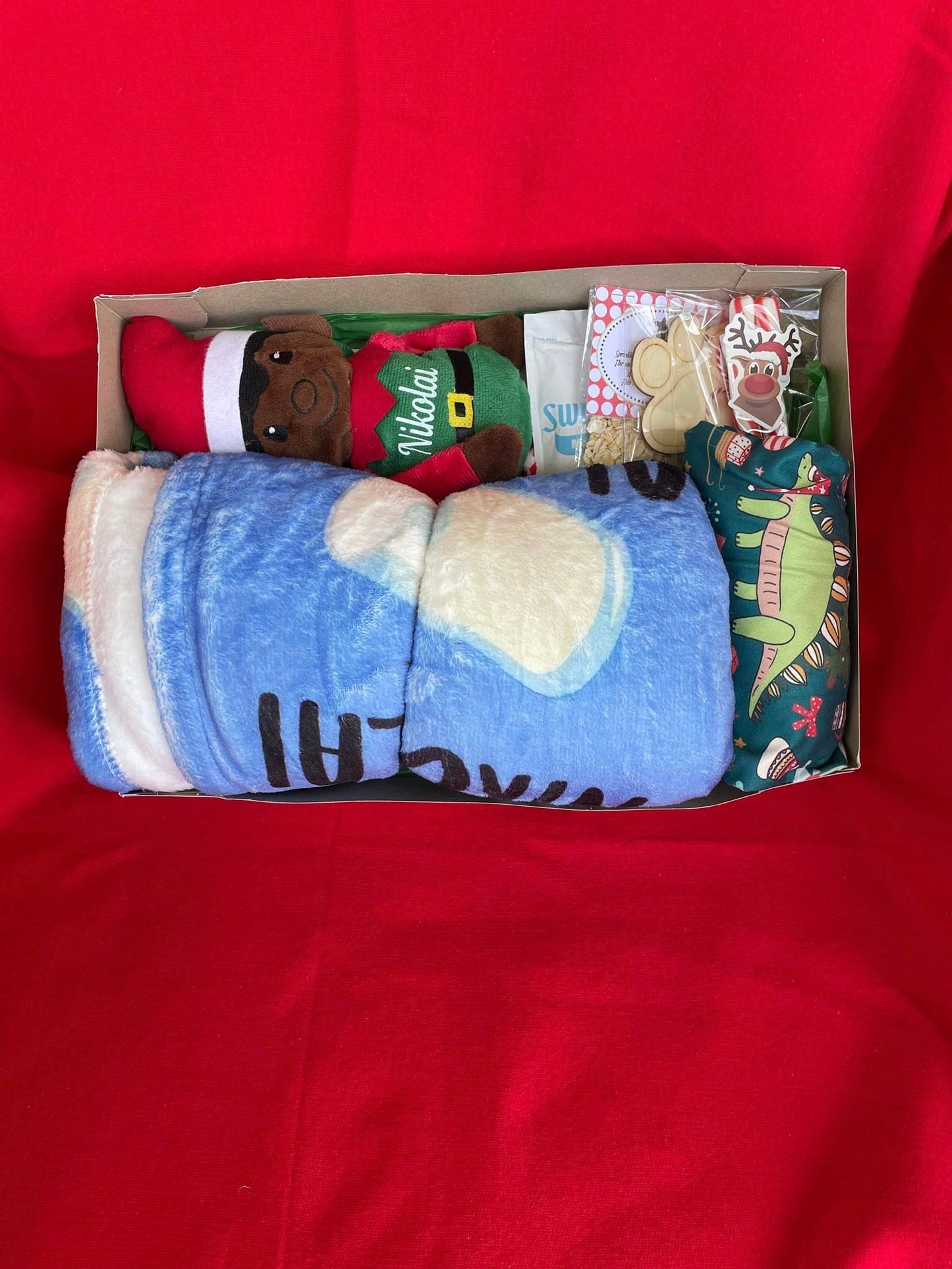 Deluxe Christmas Eve Box (30x40" Blanket/Personalized Gingerbread Plush/Pajamas/Reindeer Food/Cocoa/Popcorn/Sticker Sheet/Soft Peppermint Sticks)