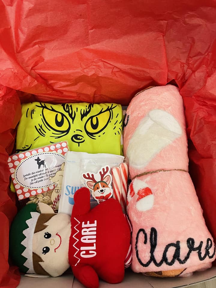 Deluxe Christmas Eve Box (30x40" Blanket/Personalized Gingerbread Plush/Pajamas/Reindeer Food/Cocoa/Popcorn/Sticker Sheet/Soft Peppermint Sticks)